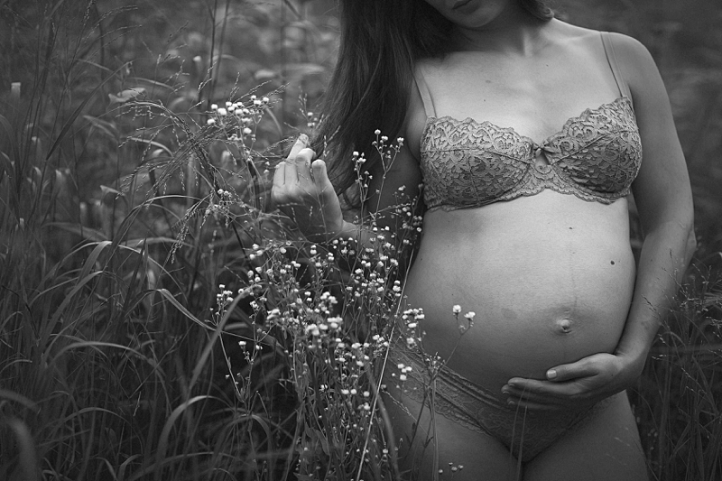 https://www.revealed-studios.com/wp-content/uploads/2021/04/maternity-boudoir-_0008.jpg